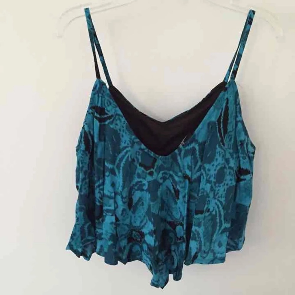 Flowy Crop Top - Picture 3 of 3
